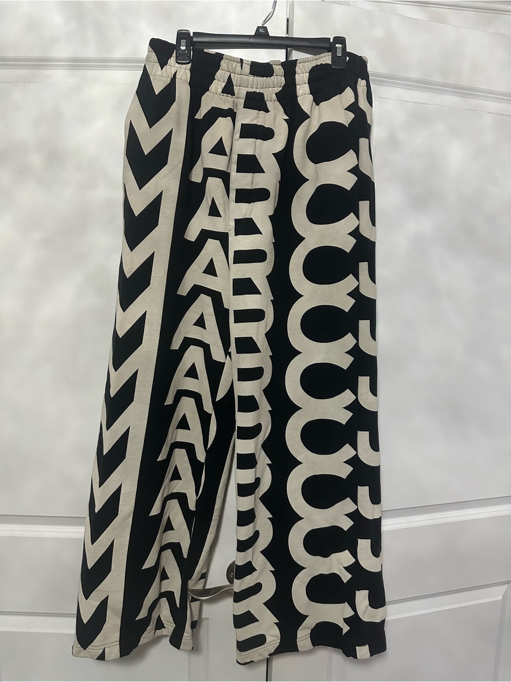 Marc Jacobs Black Wide-Leg Sweatpants with Cream Monogram - Picture 3 of 6